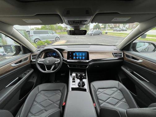 2025 Volkswagen Atlas 2.0T SE w/Technology 4MOTION