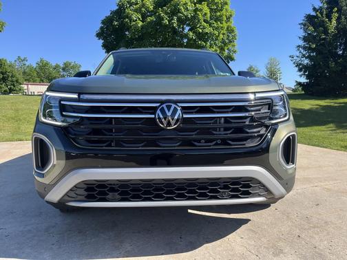 Avocado Green Pearl 2026 Volkswagen Atlas Peak Edition