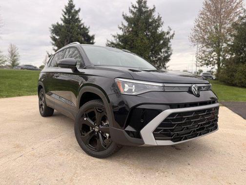 Deep Black Pearl 2026 Volkswagen Taos SEL
