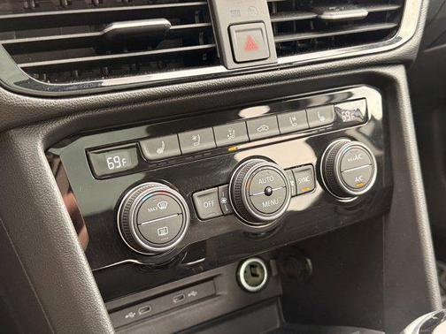 2024 Volkswagen Taos 1.5T SEL