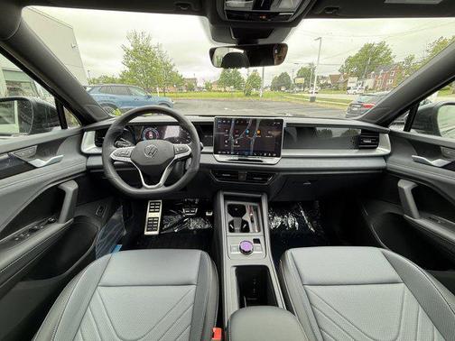 2025 Volkswagen Tiguan 2.0T SE R-Line Black 4MOTION