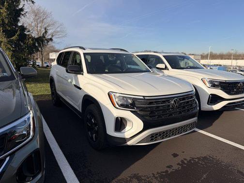 2025 Volkswagen Atlas 2.0T Peak Edition