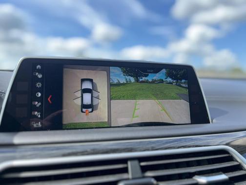 Black 2018 BMW 750 i xDrive