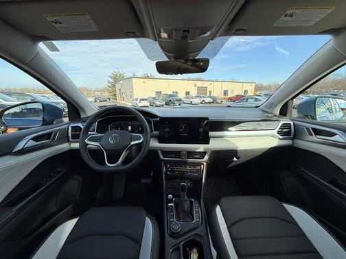 2025 Volkswagen Taos 1.5T SEL