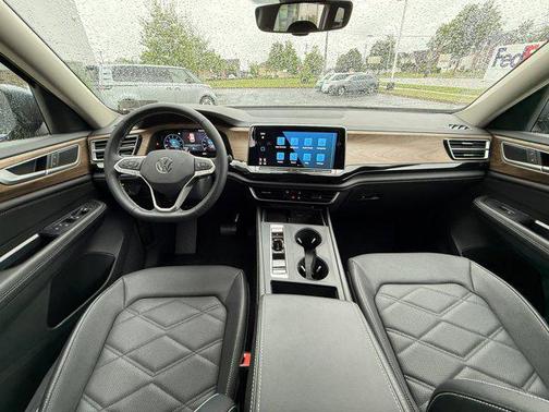 2024 Volkswagen Atlas 2.0T SE