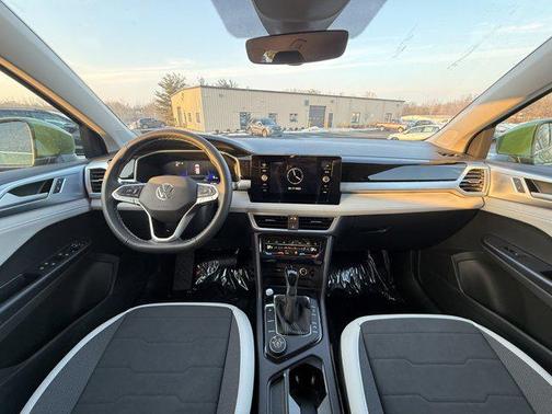 2026 Volkswagen Taos SE