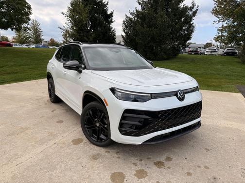 Opal White w/Deep Black Roof 2026 Volkswagen Tiguan 2.0T SE R-Line Black 4MOTION