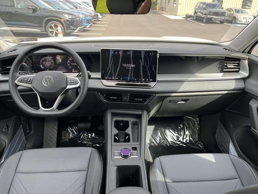 Pure White 2026 Volkswagen Tiguan 2.0T SE