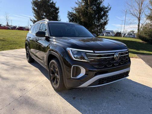 Deep Black Pearl 2026 Volkswagen Atlas Peak Edition