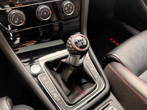 2018 Volkswagen Golf GTI 2.0T S 4-Door