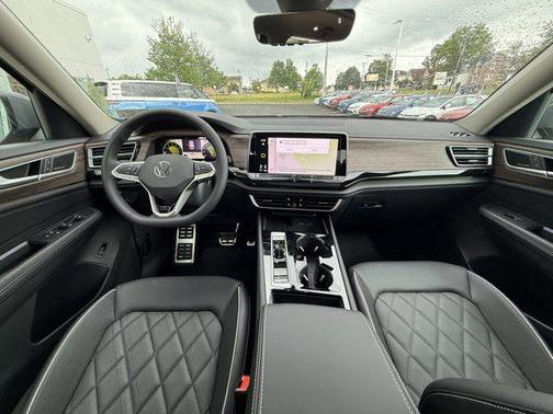 2025 Volkswagen Atlas 2.0T SEL Premium R-Line 4MOTION