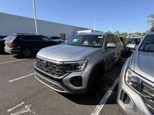 2025 Volkswagen Atlas Cross Sport 2.0T SE w/Technology 4MOTION
