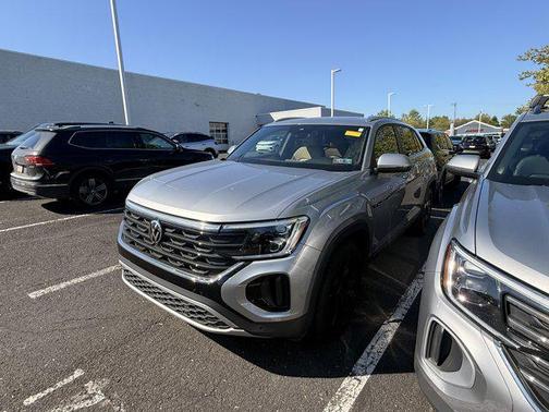 2025 Volkswagen Atlas Cross Sport 2.0T SE w/Technology 4MOTION