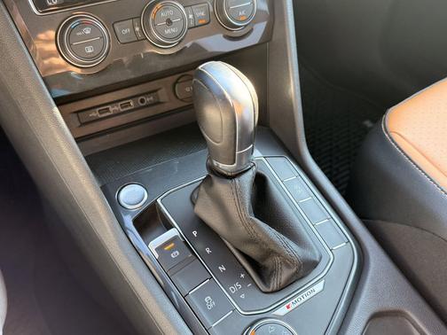 Black 2018 Volkswagen Tiguan