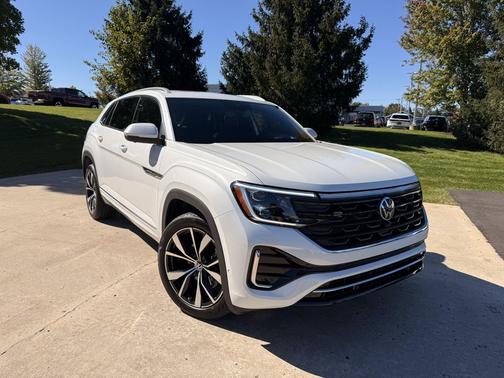 Opal White Pearl 2026 Volkswagen Atlas Cross Sport 2.0T SEL Premium