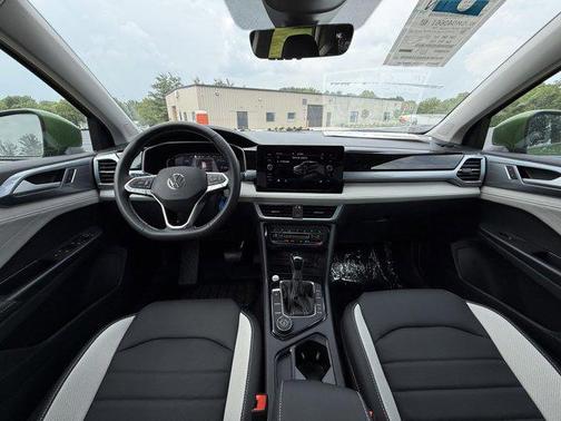2025 Volkswagen Taos 1.5T SEL
