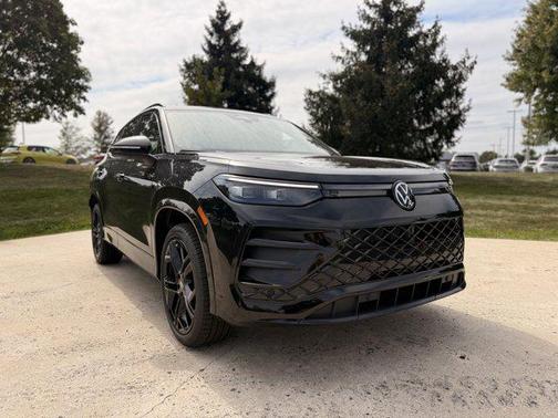2025 Volkswagen Tiguan 2.0T SE R-Line Black 4MOTION