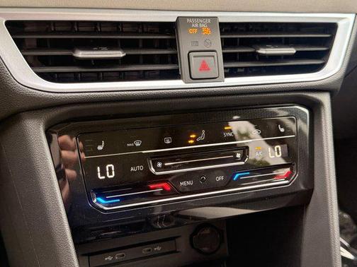 Monument Gray 2026 Volkswagen Taos SE