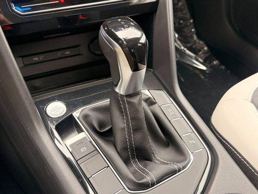 Monument Gray 2026 Volkswagen Taos SE