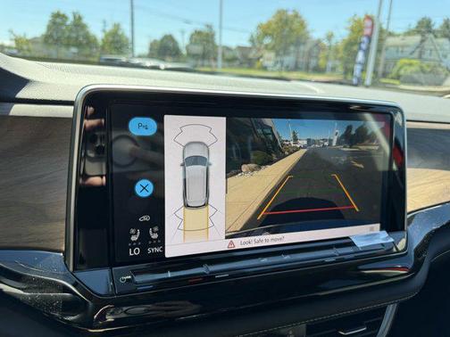 2025 Volkswagen Atlas 2.0T SE w/Technology 4MOTION