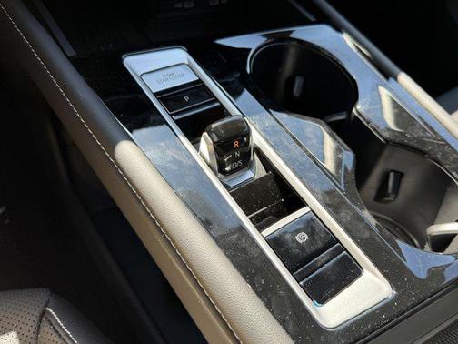 2025 Volkswagen Atlas 2.0T SE w/Technology 4MOTION