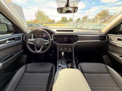 2022 Volkswagen Atlas 3.6L SE w/Technology