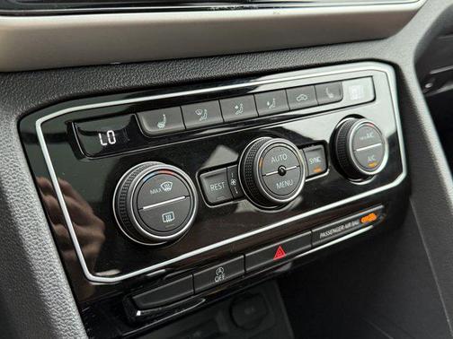 2022 Volkswagen Atlas 3.6L SE w/Technology
