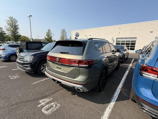 2024 Volkswagen Atlas 2.0T SE w/Technology 4MOTION