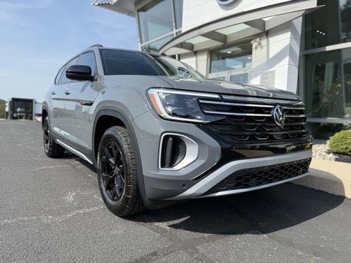 2025 Volkswagen Atlas 2.0T Peak Edition