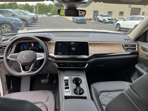 opal white pearl 2026 Volkswagen Atlas 2.0T SE