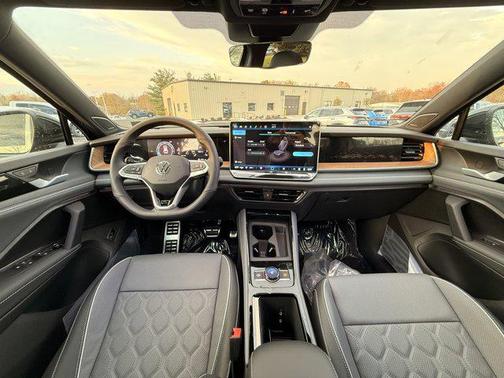 2026 Volkswagen Tiguan 2.0T SEL R-Line 4MOTION