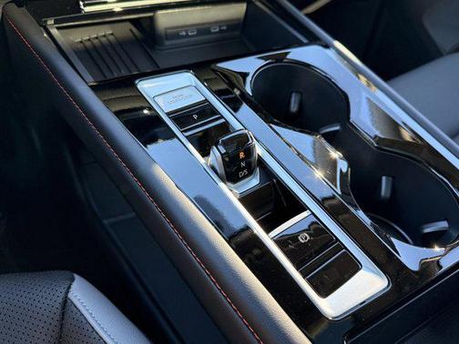 Deep Black Pearl 2026 Volkswagen Atlas Peak Edition