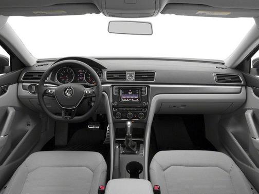 2017 Volkswagen Passat 1.8T R-Line w/Comfort