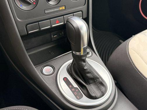 2018 Volkswagen Beetle 2.0T Coast