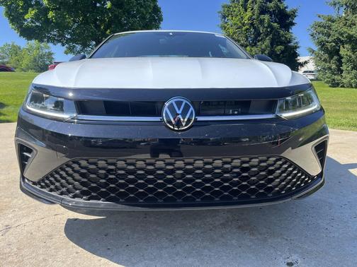 Deep Black Pearl 2026 Volkswagen Jetta 1.4T S