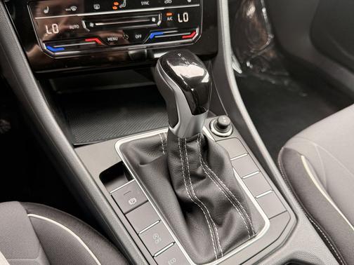 Deep Black Pearl 2026 Volkswagen Jetta 1.4T S