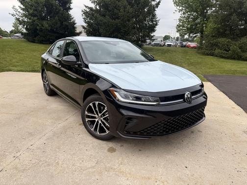 Deep Black Pearl 2026 Volkswagen Jetta 1.4T S