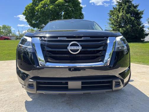 Super Black 2022 Nissan Pathfinder SV 4WD