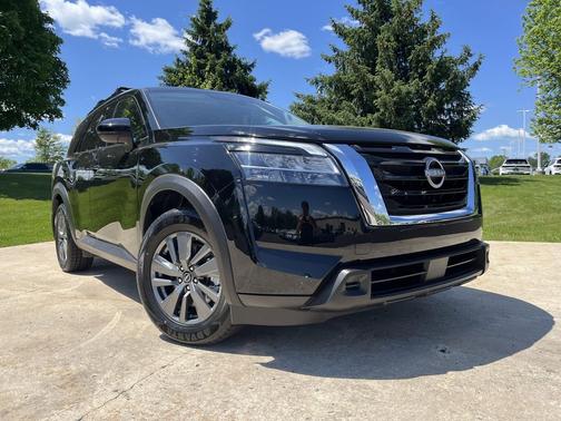 Super Black 2022 Nissan Pathfinder SV 4WD