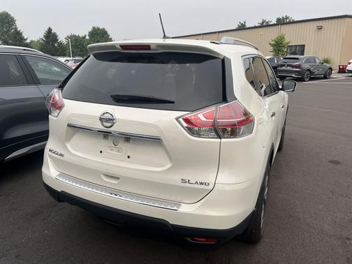 Pearl White 2016 Nissan Rogue SL
