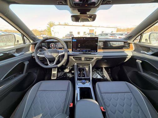 2026 Volkswagen Tiguan 2.0T SEL R-Line 4MOTION