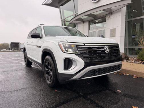 2024 Volkswagen Atlas 2.0T SE w/Technology 4MOTION