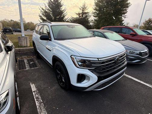 2024 Volkswagen Atlas 2.0T SE w/Technology 4MOTION