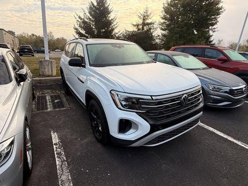 2024 Volkswagen Atlas 2.0T SE w/Technology 4MOTION