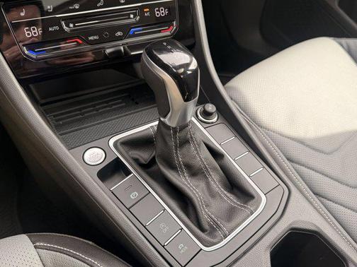 Deep Black Pearl 2025 Volkswagen Jetta 1.5T SEL