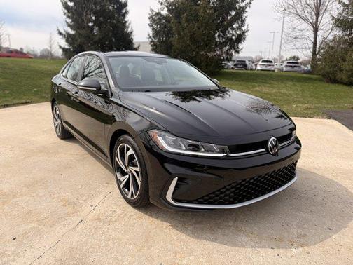 Deep Black Pearl 2025 Volkswagen Jetta 1.5T SEL