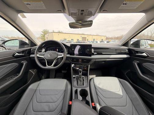 Deep Black Pearl 2025 Volkswagen Jetta 1.5T SEL