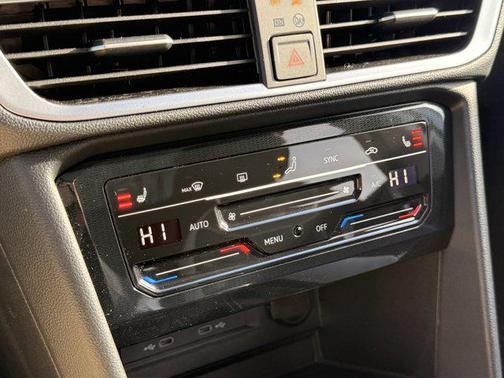 Platinum Gray Metallic 2026 Volkswagen Taos SE