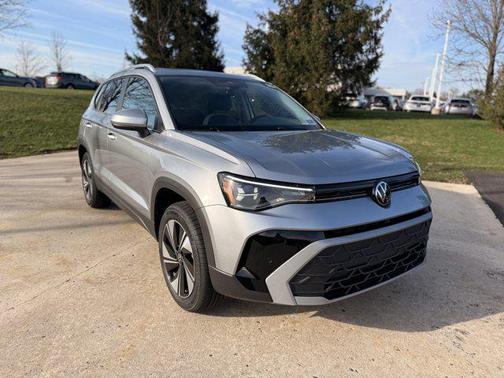 Platinum Gray Metallic 2026 Volkswagen Taos SE