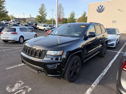 Diamond Black Crystal Pearlcoat 2019 Jeep Grand Cherokee Upland